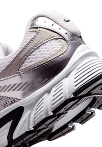 Nike V5 RNR Sneaker