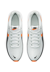 Nike REVOLUTION 8 Sneaker