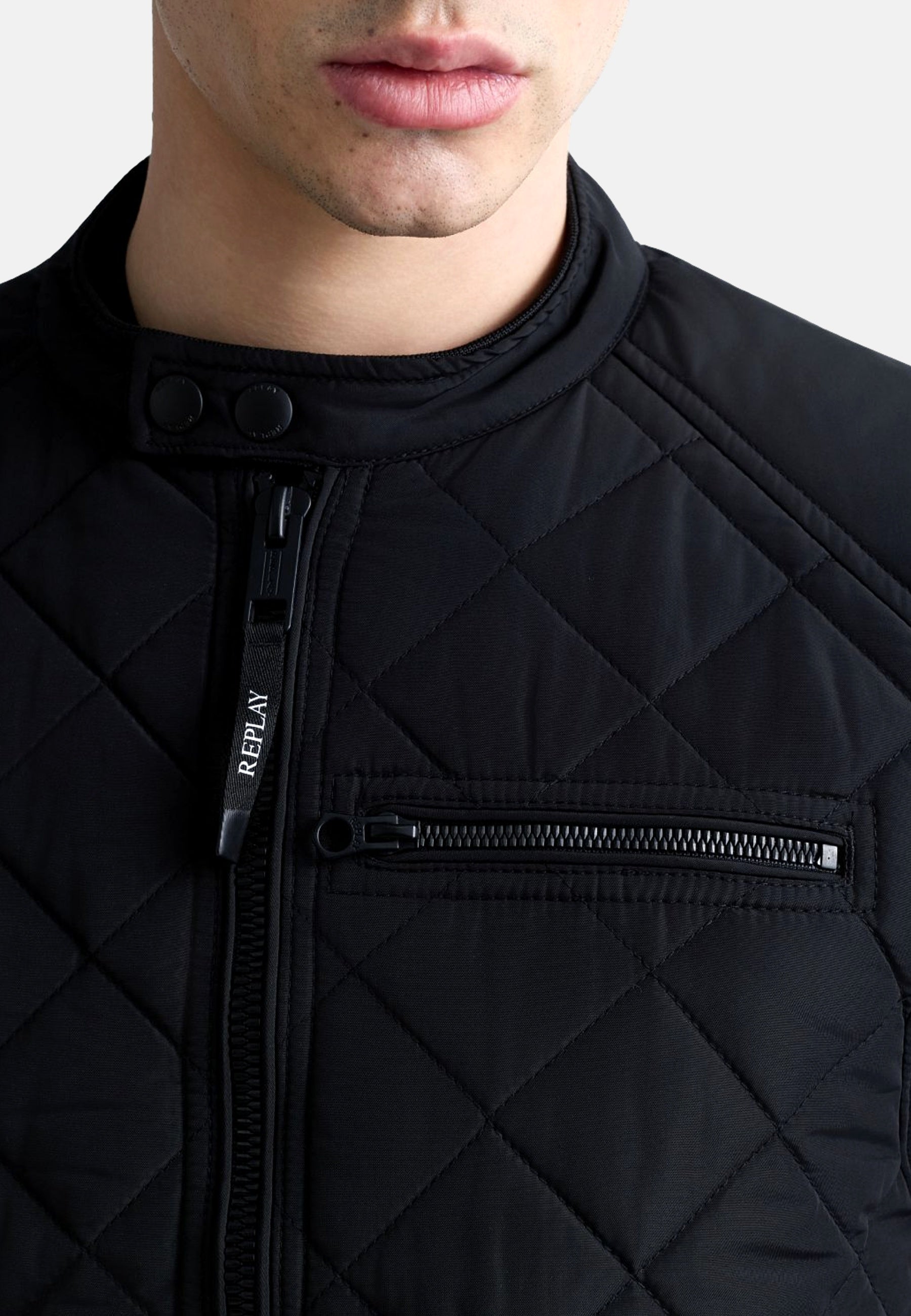 Replay Kurze Steppjacke mit Stehkragen und Eingrifftaschen