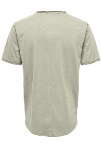 Only & Sons Kurzarmshirt Benne mit Rundhalsausschnitt, offene Kanten und Logo-Patch