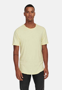 Only & Sons Kurzarmshirt Benne mit Rundhalsausschnitt, offene Kanten und Logo-Patch