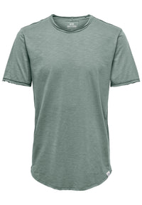 Only & Sons Kurzarmshirt Benne mit Rundhalsausschnitt, offene Kanten und Logo-Patch