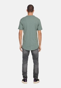 Only & Sons Kurzarmshirt Benne mit Rundhalsausschnitt, offene Kanten und Logo-Patch