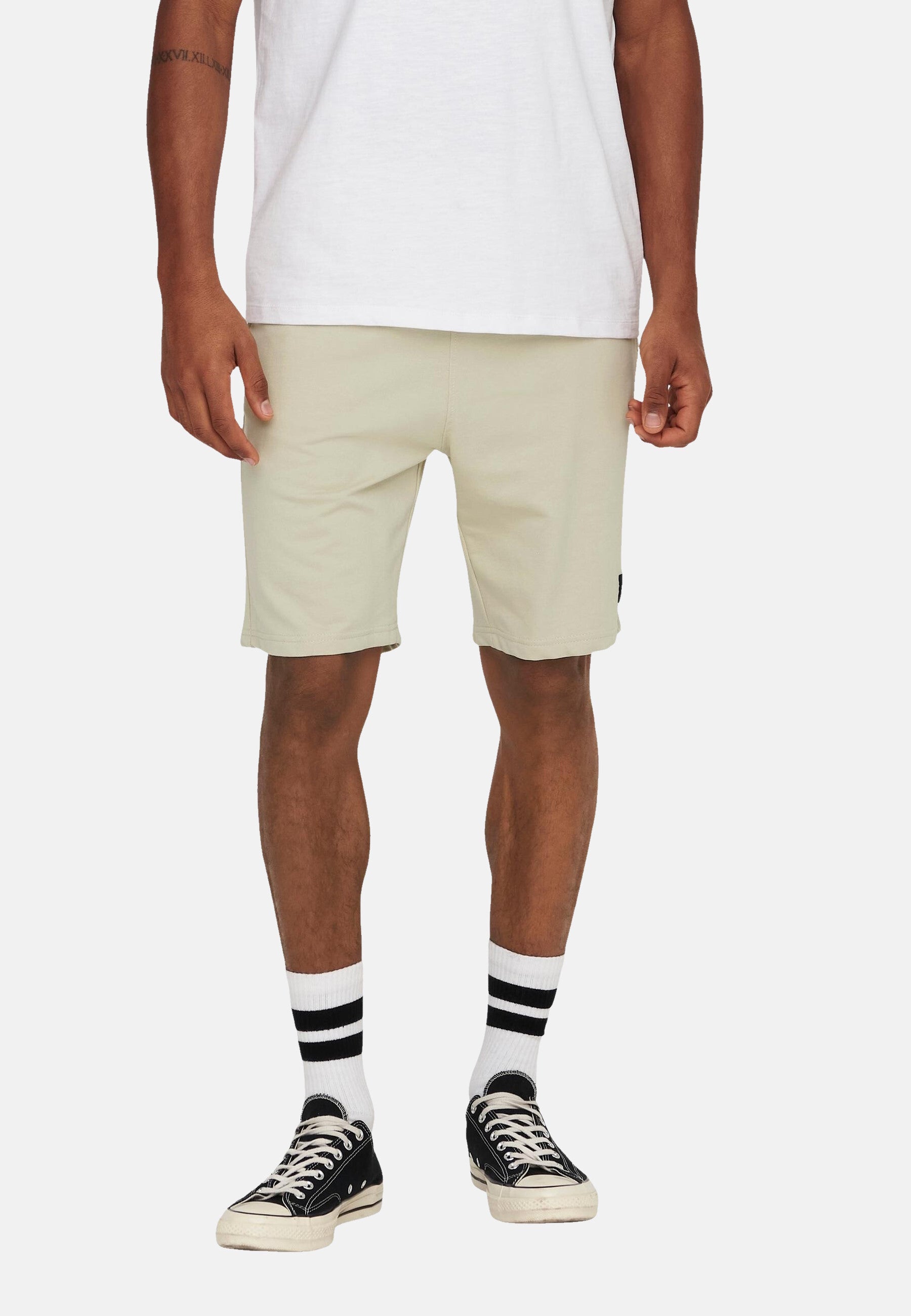 Only & Sons Unifarbene kurze Hose Neil Sweat Shorts mit Kordelzug, Seitentaschen und Gesäßtasche in Regular Fit