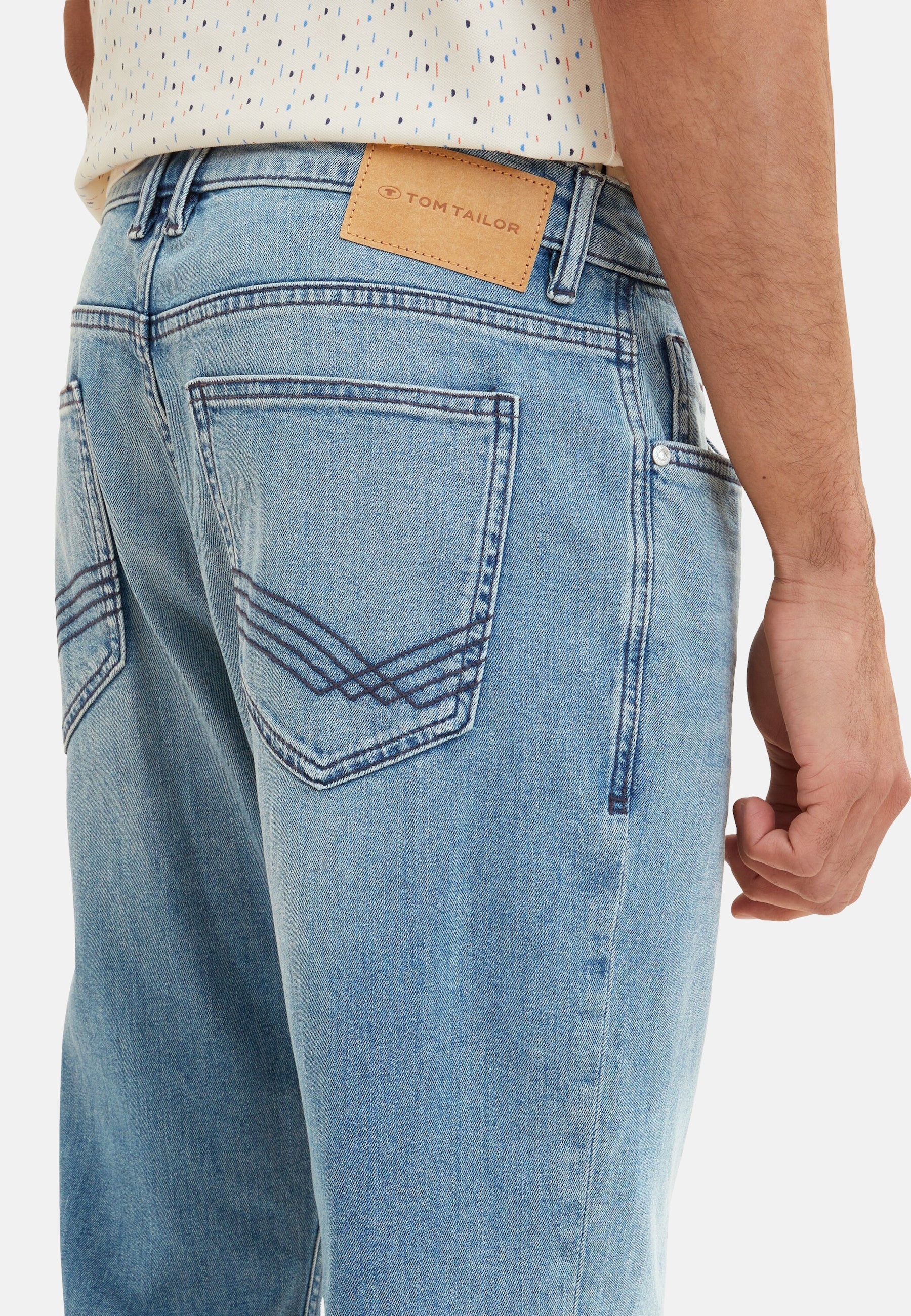 Tom Tailor MARVIN Straight Jeans im 5-Pocket-Style mit Reißverschluss und Knopf