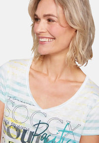 Soccx Streifenshirt mit Ausbrenner-Effekten, V-Ausschnitt und Label Print im Used Look