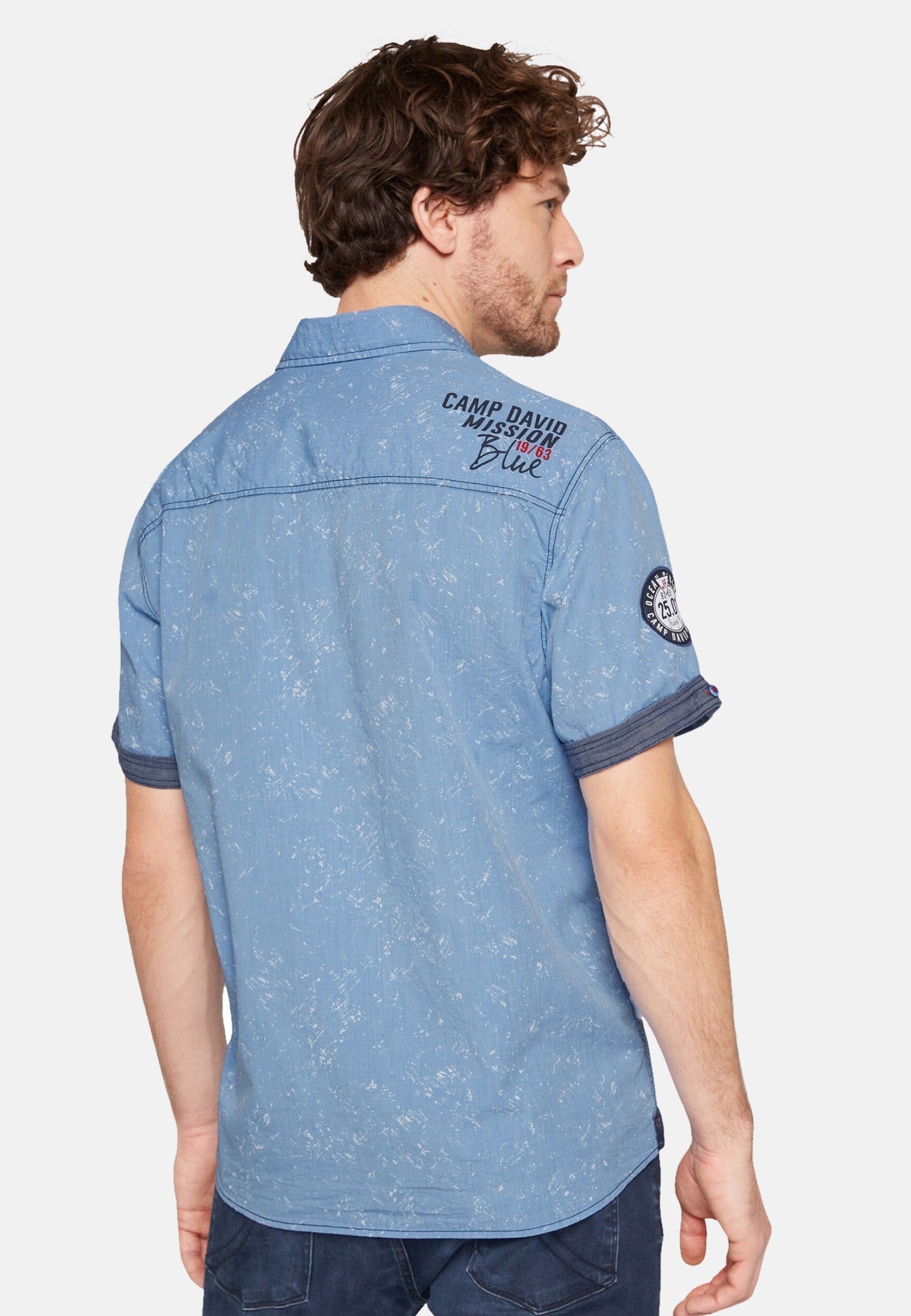 Camp David Kurzarm Freizeithemd mit All Over Print, Kentkragen und Knopfleiste in Regular Fit