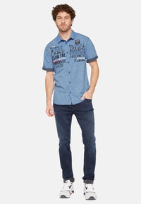Camp David Kurzarm Freizeithemd mit All Over Print, Kentkragen und Knopfleiste in Regular Fit