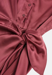 Guess Langärmliges Hemdkleid Alya mit durchgehender Knopfleiste in glänzender Optik