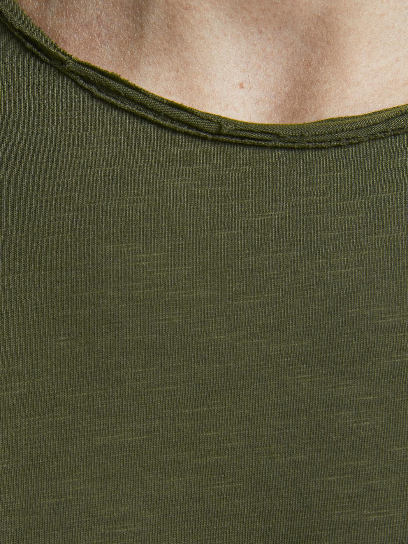 Jack & Jones T-Shirt mit offenem Saum JJEBASHER TEE O-NECK
