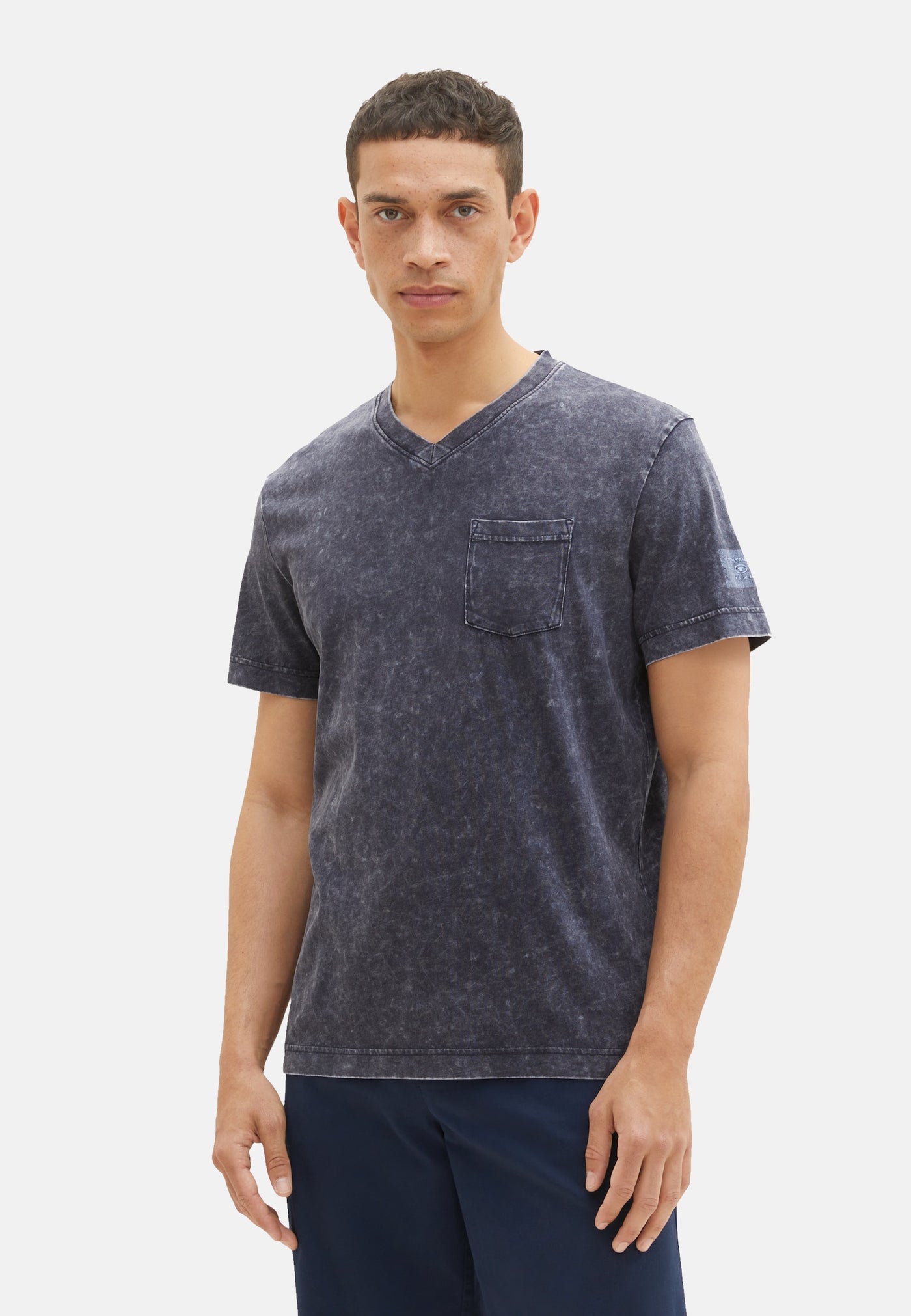 Tom Tailor Kurzarmshirt mit V-Ausschnitt, ausgewaschener Optik und Brusttasche