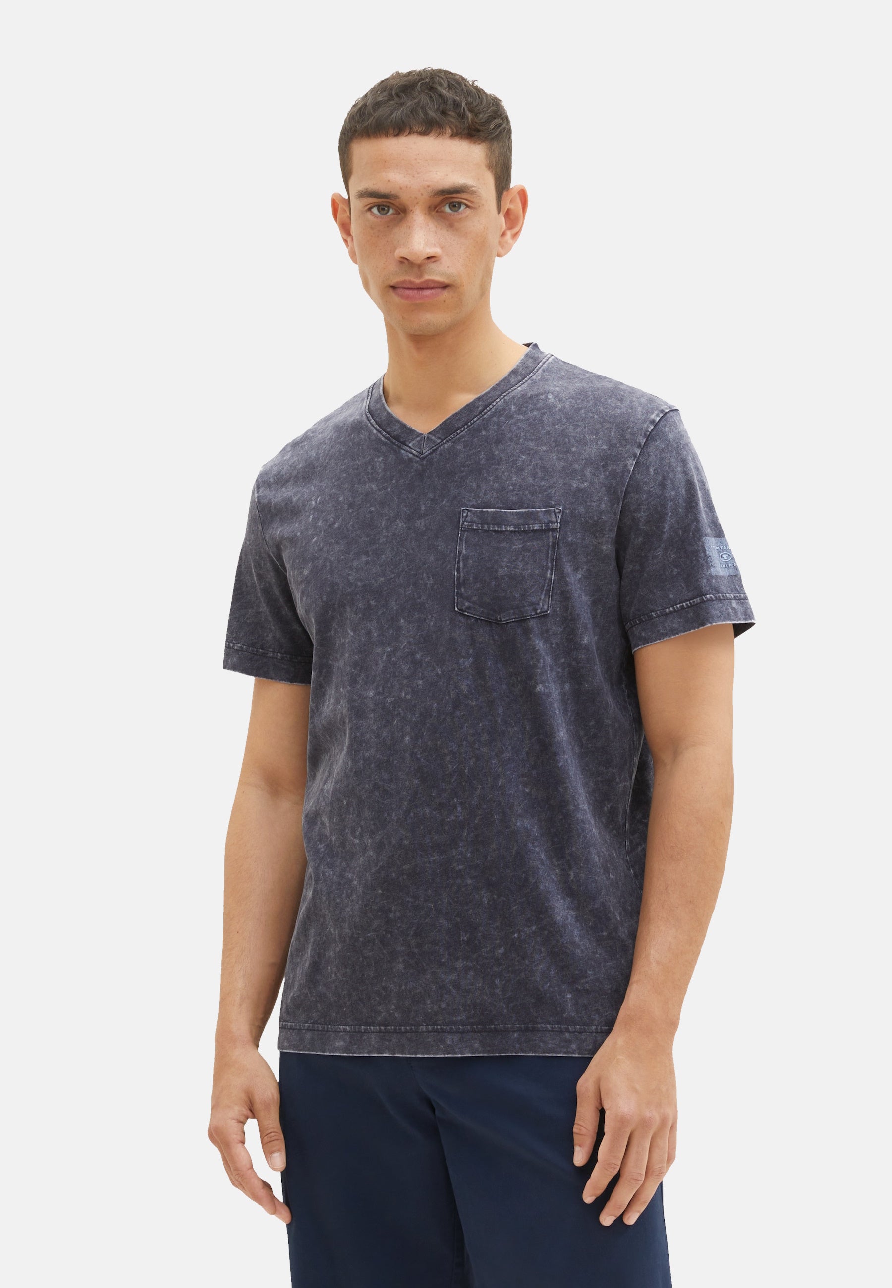 Tom Tailor Kurzarmshirt mit V-Ausschnitt, ausgewaschener Optik und Brusttasche