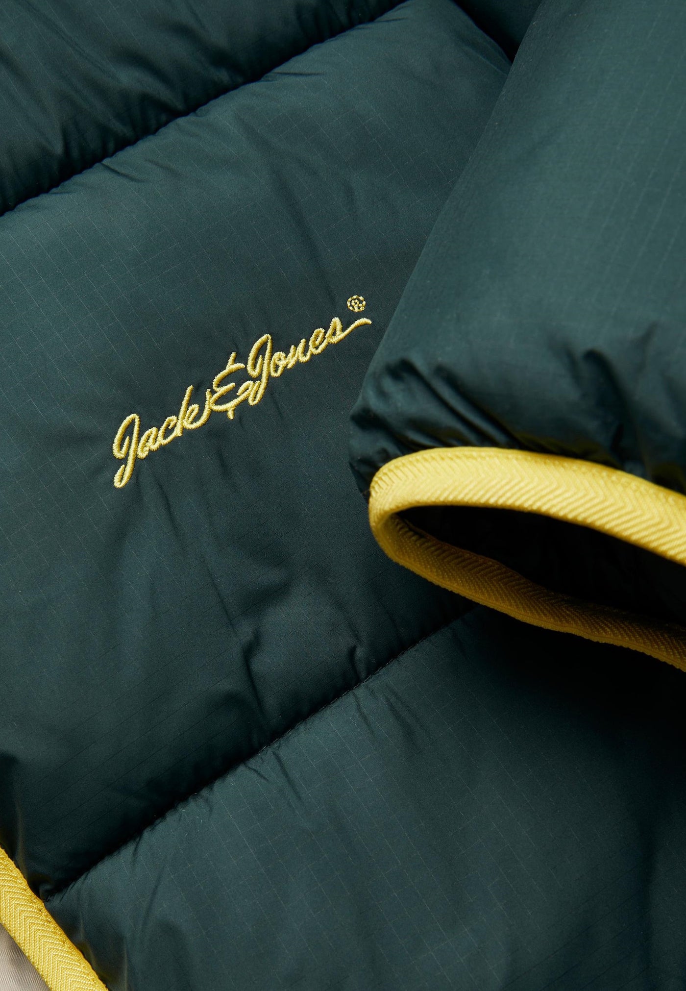 Jack & Jones HAYS Steppjacke mit Stehkragen und Reißverschluss