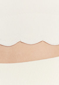 Guess Crop-Top ADA TOP SEAMLESS mit Rundhalsausschnitt und geripptem Saum im unifarbenem Design
