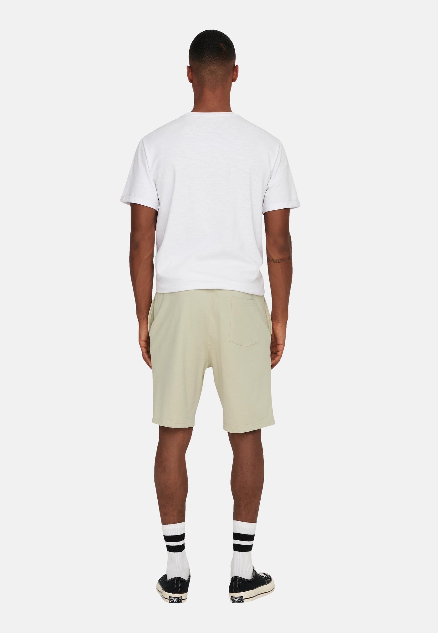 Only & Sons Unifarbene kurze Hose Neil Sweat Shorts mit Kordelzug, Seitentaschen und Gesäßtasche in Regular Fit