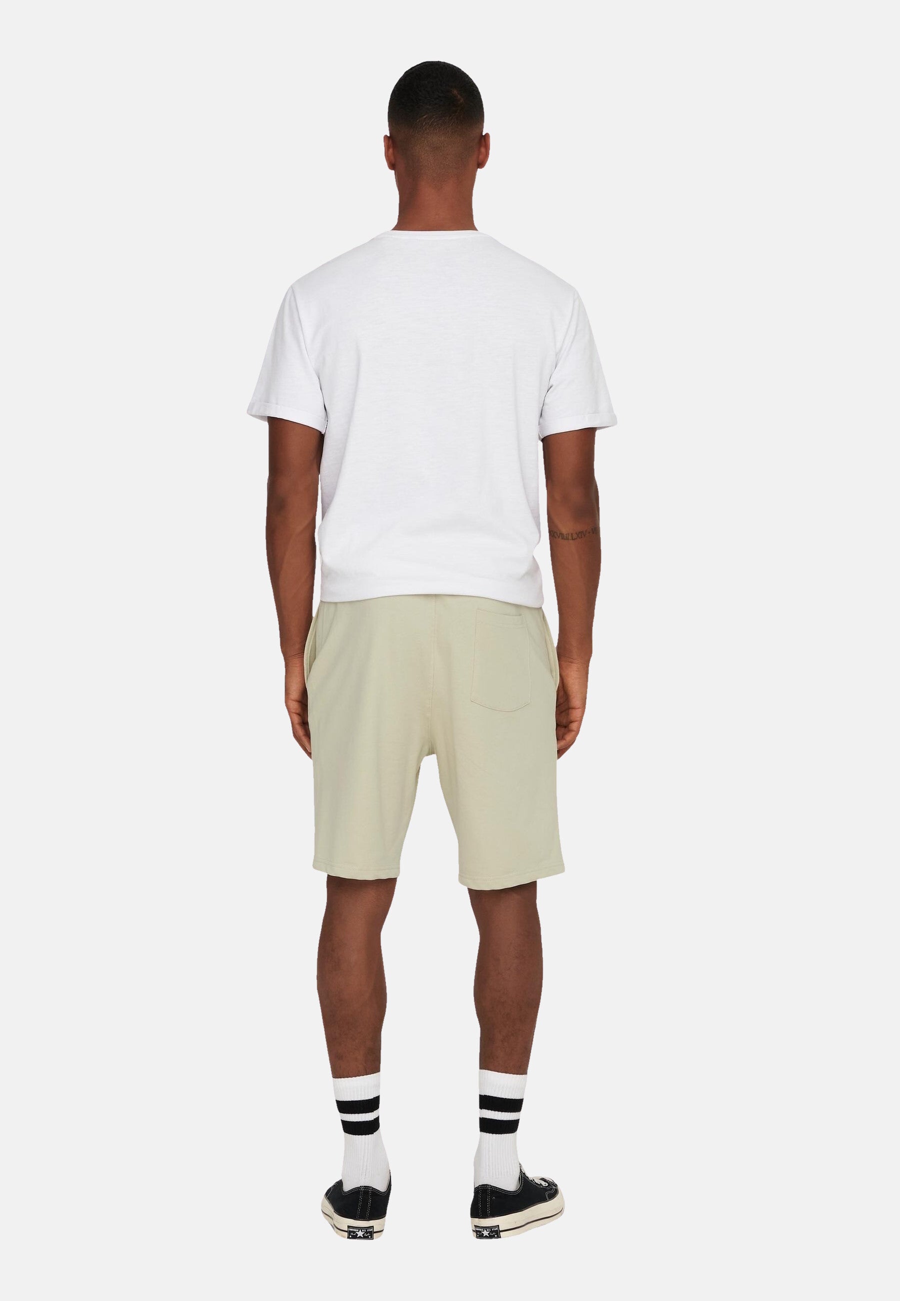 Only & Sons Unifarbene kurze Hose Neil Sweat Shorts mit Kordelzug, Seitentaschen und Gesäßtasche in Regular Fit