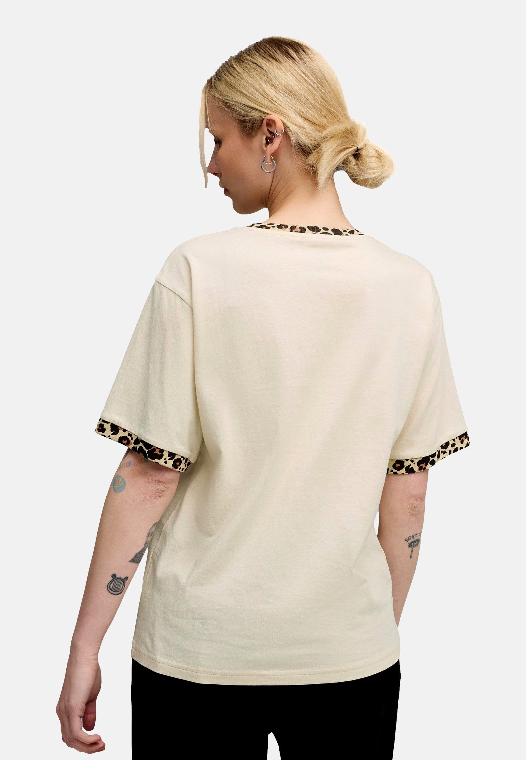 Puma ESS GRAPHIC Kurzarmshirt